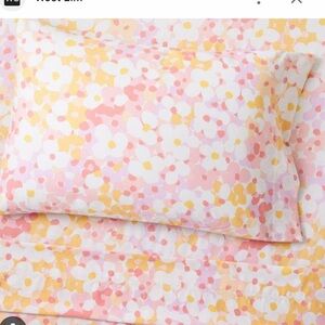 West Elm kids daisy sheet set